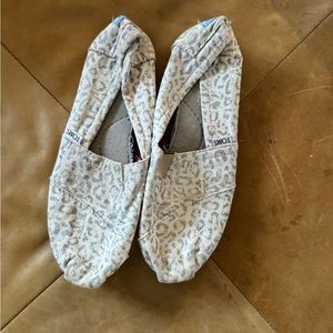 7.5 Women’s Toms Leopard Print